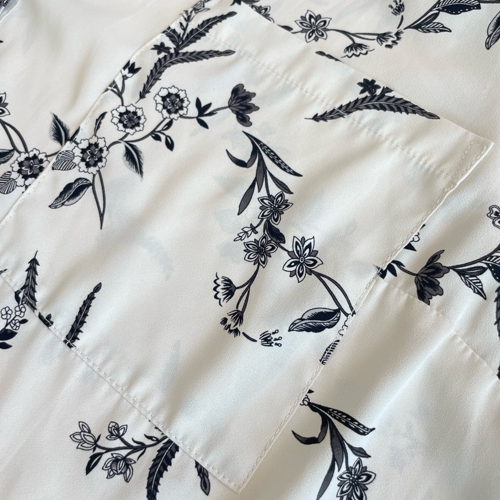 Torrid Harper Blouse Floral Black ivory size 5xl Smocked V neck Aesthetic core - Picture 14 of 15